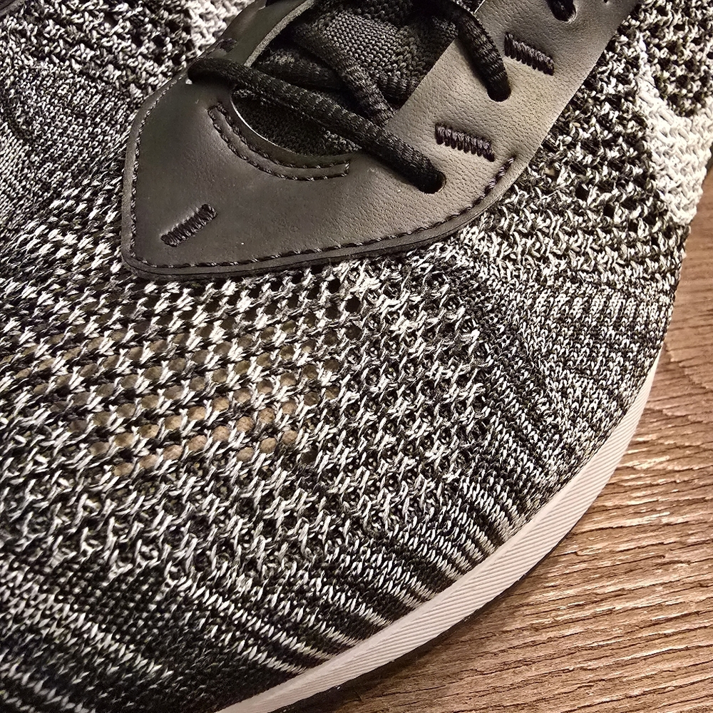 Nike Flyknit Racer Oreo - Picture 5 of 9